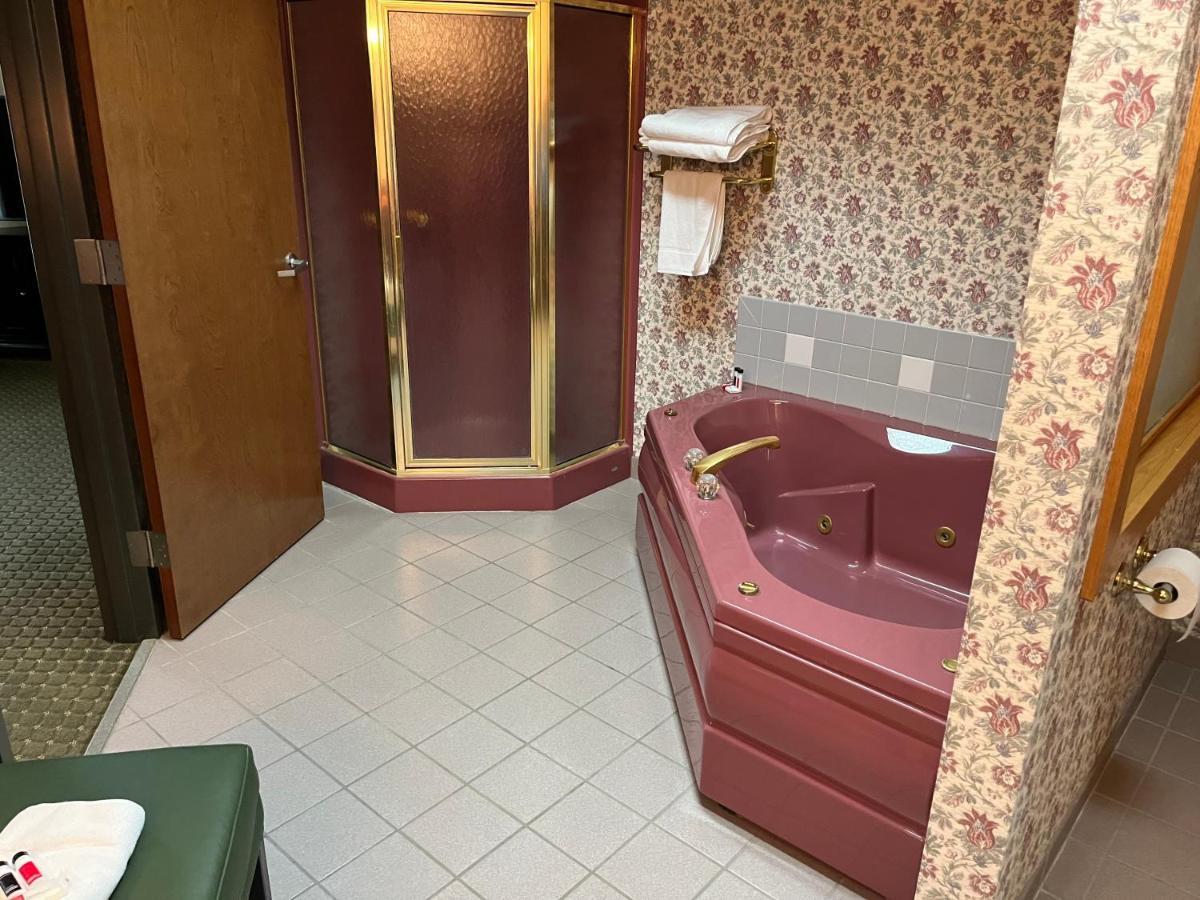 Days Inn & Suites By Wyndham Sutton Flatwoods Zewnętrze zdjęcie