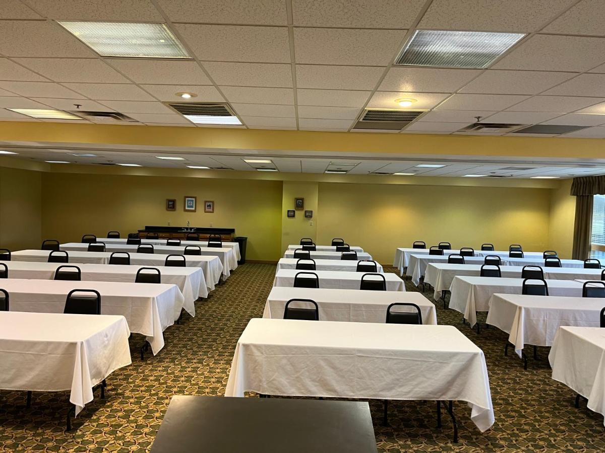 Days Inn & Suites By Wyndham Sutton Flatwoods Zewnętrze zdjęcie